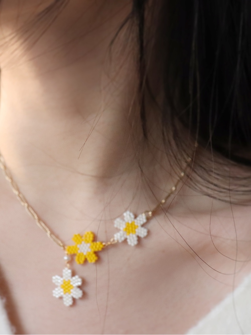 Handmade Delicate Daisy Bead Necklace